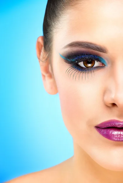 Extreme makeup. Beautiful half face — Stock Photo, Image