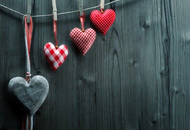Sevgililer günü duvar kağıdı - artan ipte asılı Tekstil Kalpler