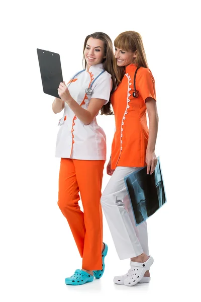 Two pretty nurses looking at the x-ray findings — Stock Photo, Image