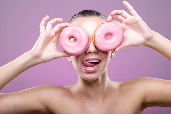 Mulher com donuts — Fotografia de Stock