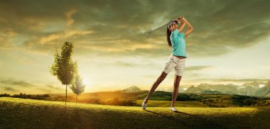 kadın Golf topu vurmak