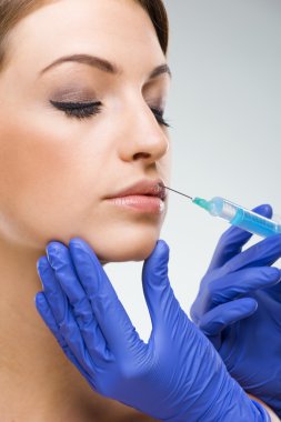 güzel, kusursuz kadın yüz plastik cerrahi dudak büyütme