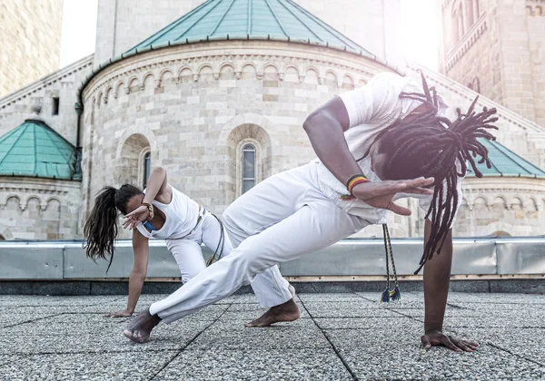 Pareja joven capoeira — Foto de Stock