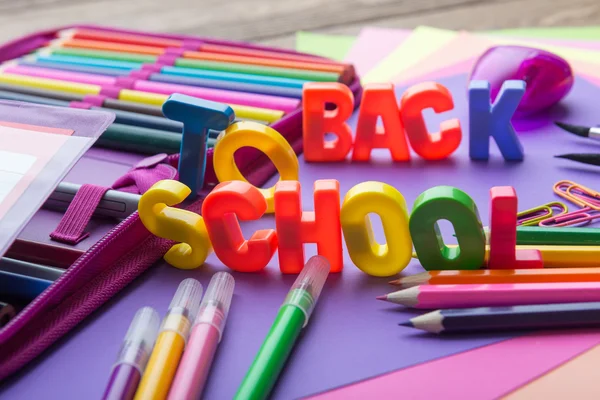 Muitos papeleiro da escola — Fotografia de Stock