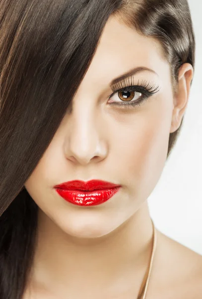 Brunette vrouw met luxe make-up — Stockfoto