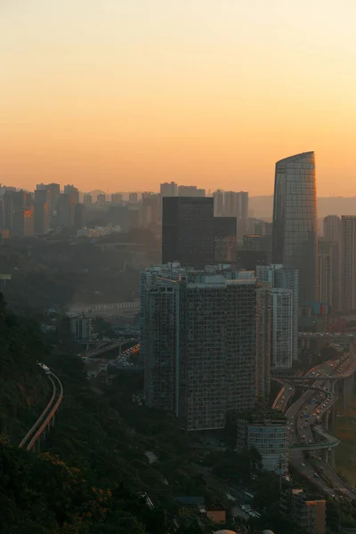 Widok Miasta Zachodzie Słońca Tutaj Chongqing Chiny Obok Drapaczy Chmur — Zdjęcie stockowe