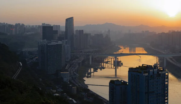 Foi Pôr Sol Quando Resplendor Sol Espalhou Sobre Cidade Ambos — Fotografia de Stock