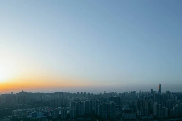 Pôr Sol Sol Põe Nos Arranha Céus Densamente Embalados Nas — Fotografia de Stock