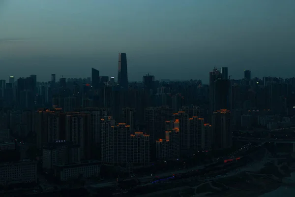 Nehir Kıyısındaki Şehir Manzarası Gün Batımında Chongqing Çin Bulunan Bir — Stok fotoğraf