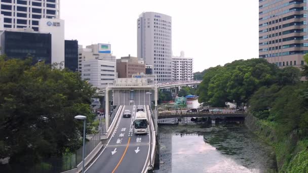 東京都 2021年9月14日 首都高速道路赤坂見附橋を見下ろす赤坂見附の交通の様子 — ストック動画