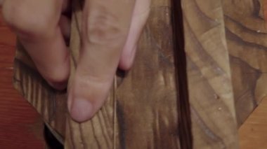 Japon pirinç yemeği olan Takikomi Gohan 'ı gösteren videoyu kapatın. Dişhi ve soya sosuyla çeşnili sebzeler, kaka boko balığı veya metal bir kasede bambu filizleri..
