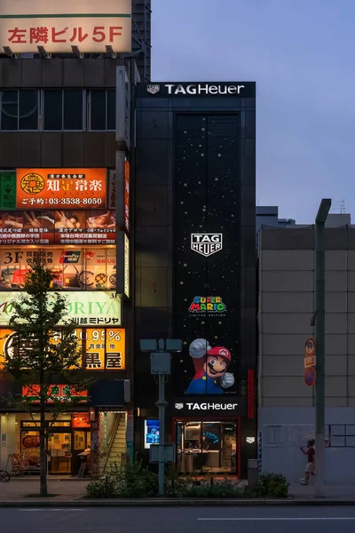 Tokyo Japan Augusti 2021 Belysta Skyltar Fasaden Tag Heuer Ginza — Stockfoto