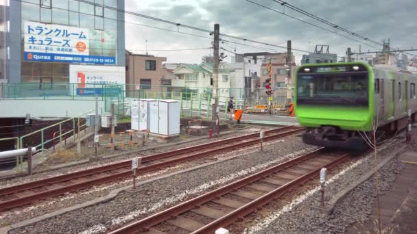 Tokyo Japan November 2021 Video Järnvägsspåret Yamanote Linje Med E235 — Stockvideo
