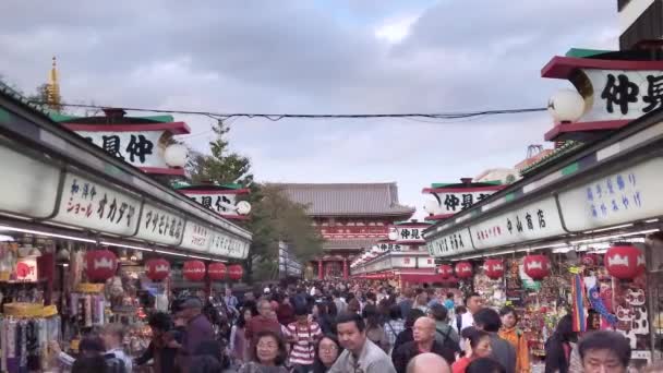 Tokyo Japan January 2022 Video Crowd Tourists Strolling Sightseeing Nakamise — Stock Video