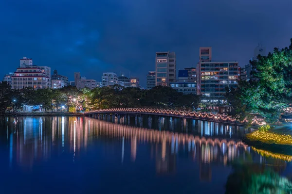 Fukuoka Kyushu Diciembre 2021 Vista Nocturna Del Puente Kangetsu Iluminado — Foto de Stock