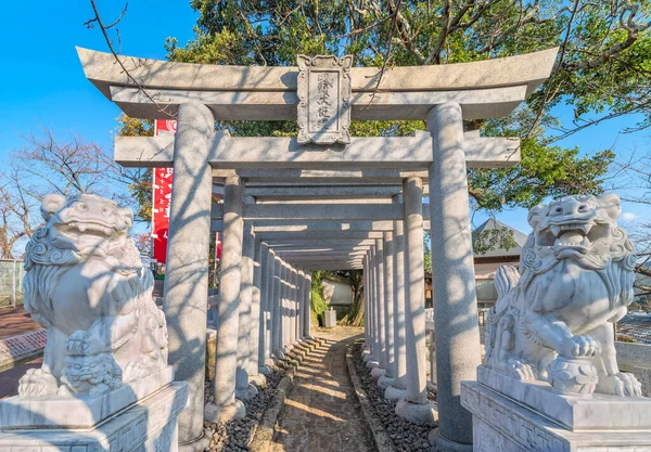 Nagasaki Kyushu December 2021 Мармурові Статуї Левів Komainu Перед Тунелем — стокове фото