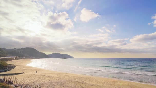 Відеокліп Широким Кутом Узбережжя Порожнього Пляжу Ітосіма Фоном Сакурай Футаміґаура — стокове відео