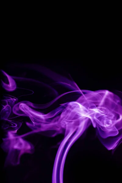 Фіолетовий Дим Чорному Фоні — стокове фото