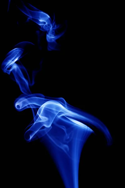 Humo Azul Sobre Fondo Negro — Foto de Stock