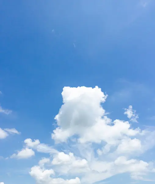 Білі Хмари Блакитне Небо — стокове фото