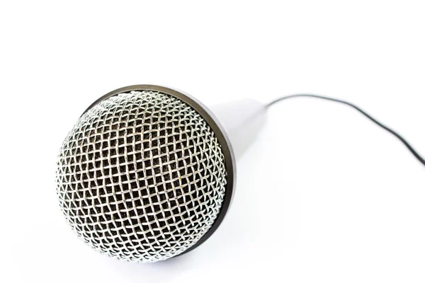 Mikrofon med svart tråd isolerad på vit — Stockfoto