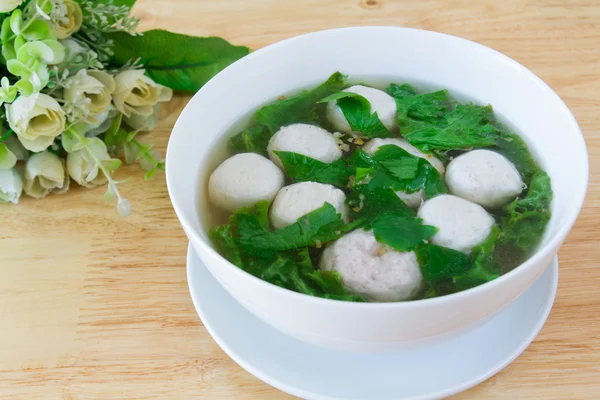 Tay tarzında köfte ve sebze çorbası