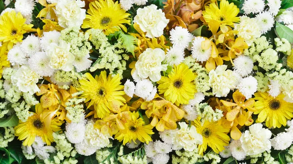 Vacker bukett med blommor — Stockfoto
