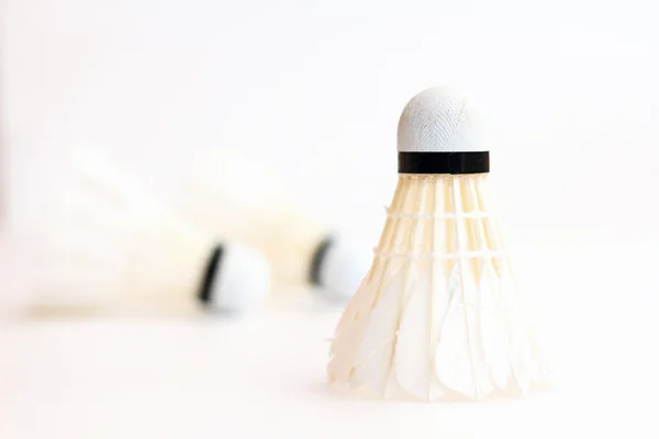 Badminton navetta isolato su sfondo bianco Immagini Stock Royalty Free