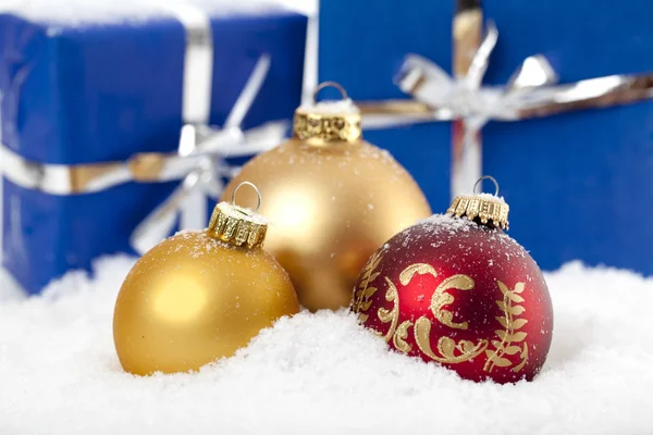 Christmas baubles on snow background — Stock Photo, Image