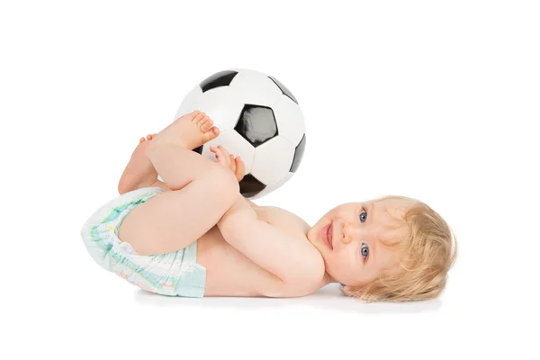 Pequeno bebê está brincando com uma bola — Fotografia de Stock