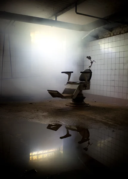 Der Zahnarztstuhl — Stockbild Der Zahnarztstuhl — Stockfoto