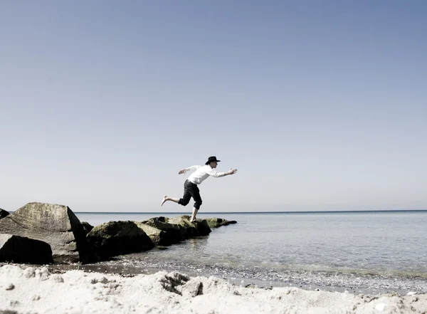 Man running on the beach — Stock Photo, Image