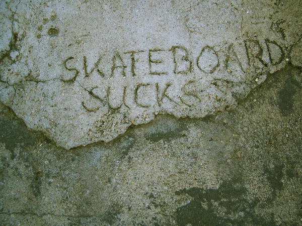 Skateboard sucks or 5K8B0ARD 5UCK5 — Stock Photo, Image