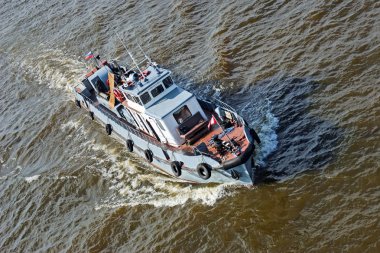 nehir üzerinde hızlı kesici