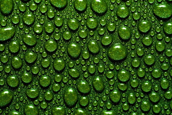 Grüne Wassertropfen — Stockfoto
