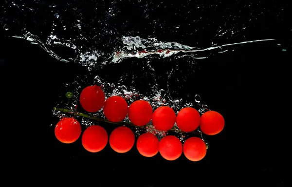 Tomato in water — Stock Photo, Image