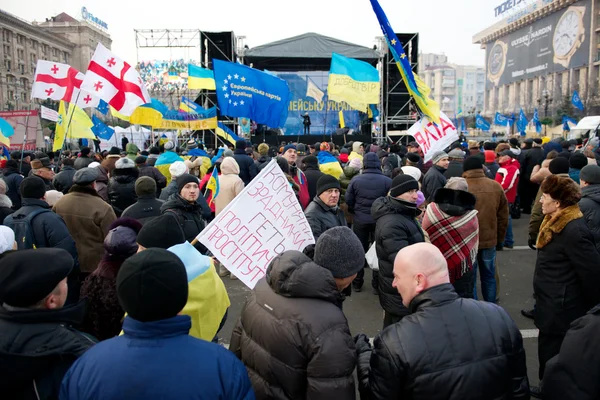 KIEV, UKRAINE - 4 DECEMBER: Protest on Euromaydan in Kiev against the president Yanukovych — Stock Photo, Image