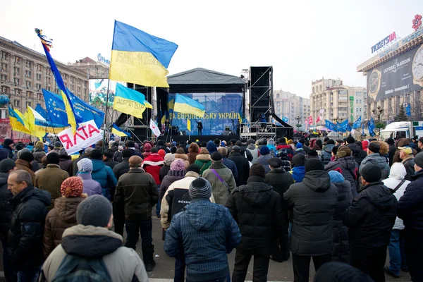 KIEV, UCRANIA - 4 DE DICIEMBRE: Protesta contra Euromaydan en Kiev contra el presidente Yanukovich — Foto de Stock