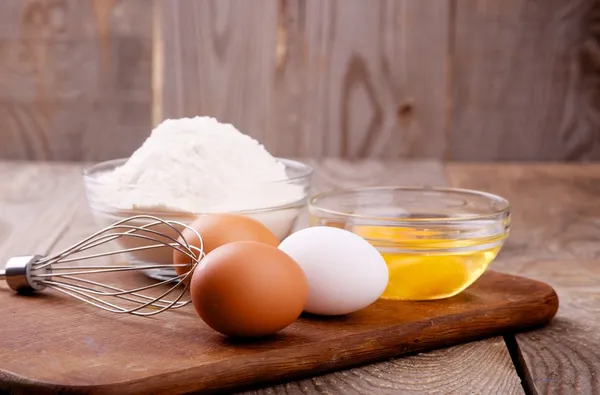 Eggs and flour — Stock Photo, Image