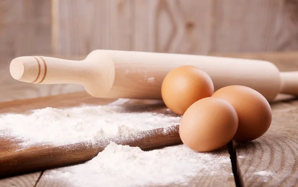 Eggs and flour — Stock Photo, Image