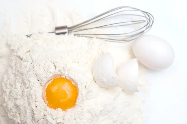 Egg with flour — Stock Photo, Image