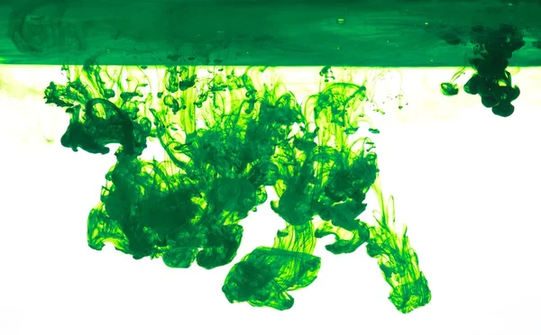Kolorze zielonym splash — Zdjęcie stockowe