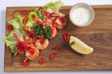 Soslu kızarmış karides.