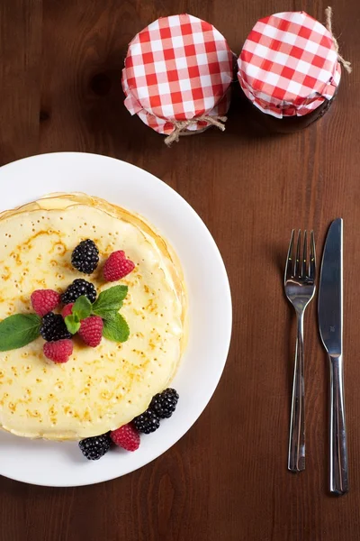 Pancakes with berries — Stock Photo, Image