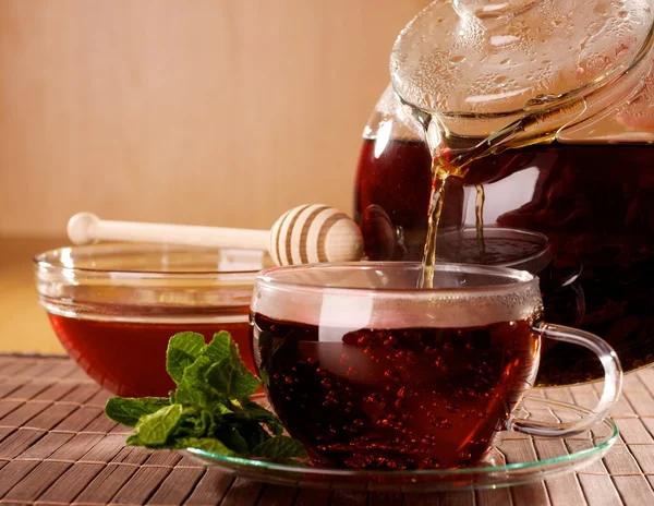 Чай с медом — стоковое фото