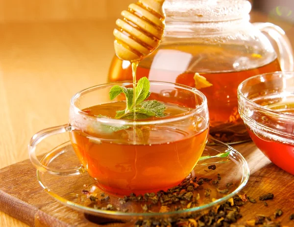 Чай с медом — стоковое фото