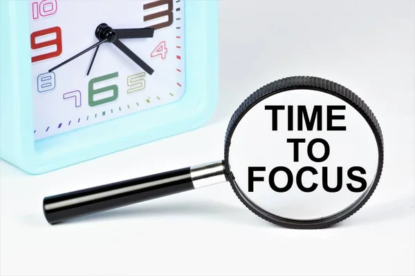 Time Focus Inscription Magnifying Glass Background Clock Face — Stock Photo, Image