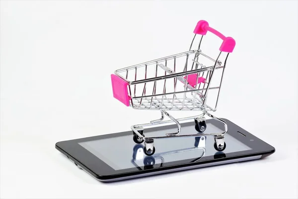 Shopping Cart Layar Smartphone Konsep Perencanaan Belanja Barang Barang Konsumsi — Stok Foto