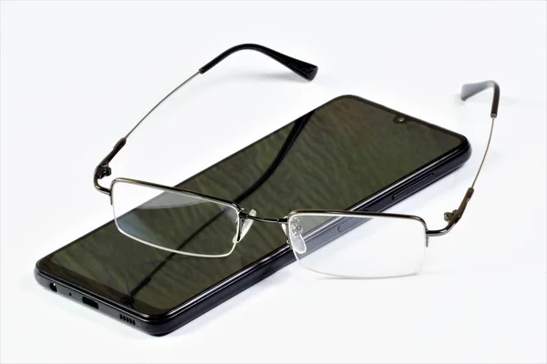 Smartphone Fickdator För Mobil Affärskommunikation Och Underhållning Glasögon Med Dioptrier — Stockfoto