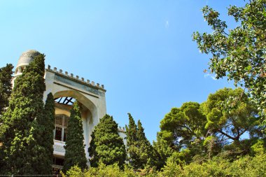 Antik Bina ile peyzaj